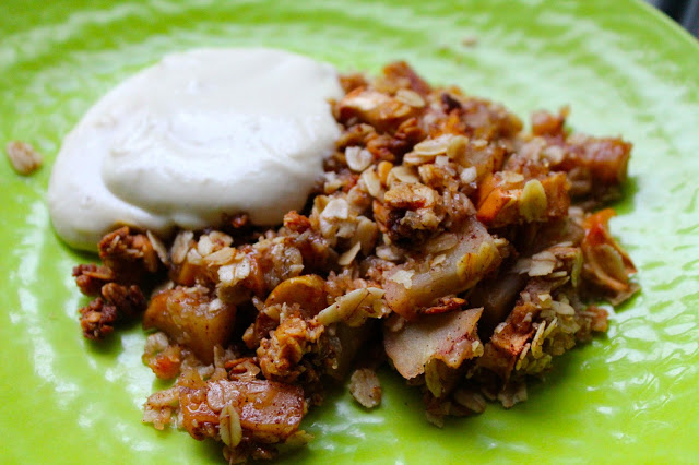 Vegan Apple Crisp with Vanilla Sauce Vegan Apple Crisp with Vanilla Sauce