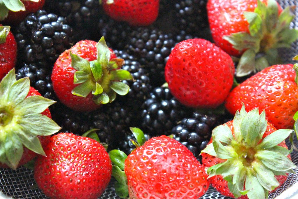 healthy energy foods berries healthy energy foods berries